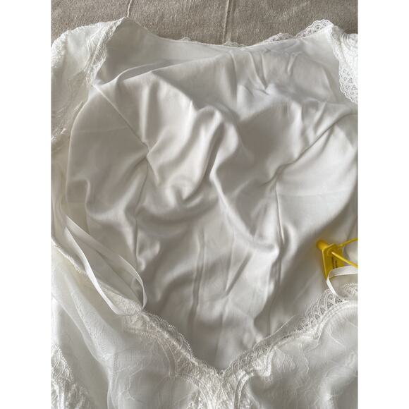 NWT Merry's Wedding Dress Size 4 Sheer Lace Silky Lining Flowing Bottom Train - Picture 16 of 16